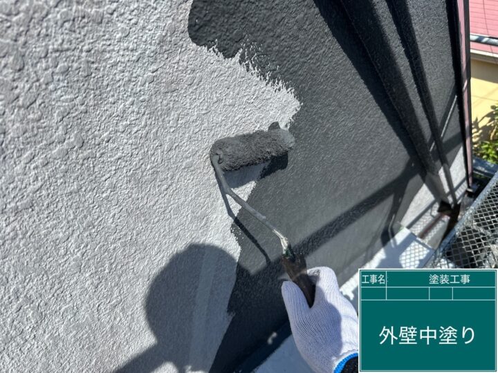 外壁塗装 中塗り